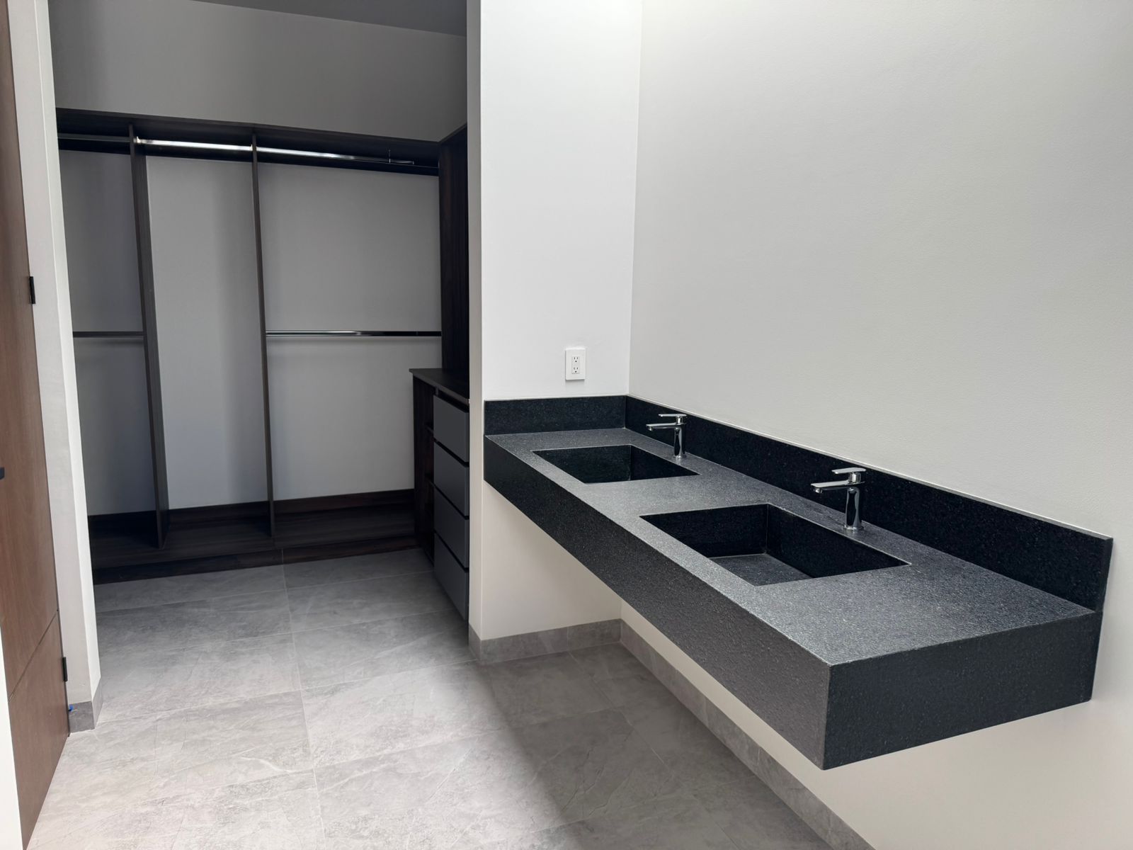 Se VENDE hermosa casa nueva  en Valles del molino zona norte